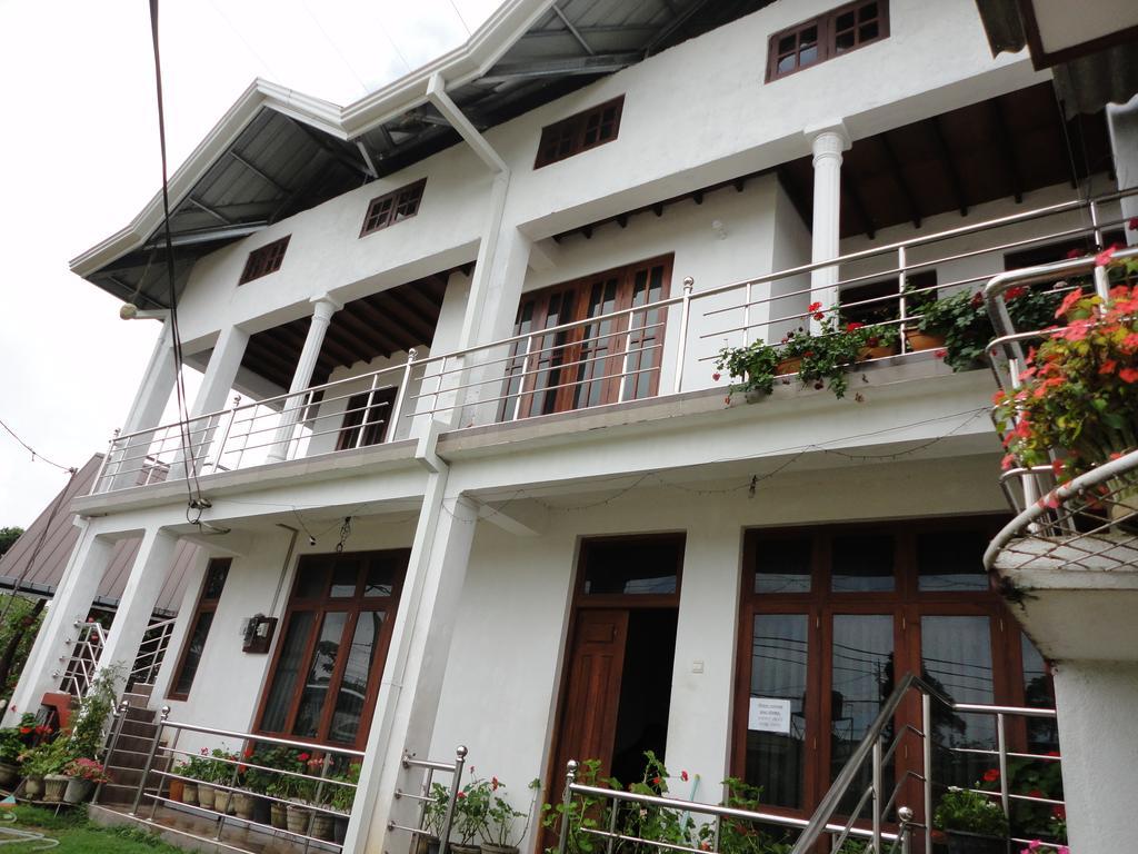 Eranga Guest Hotel นูวาราเอลิยา ภายนอก รูปภาพ